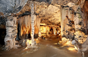 Cango-Caves-1